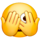 Androidの絵文字「指の間からのぞき見る顔」